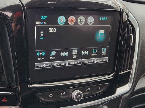 Used 2018 Chevrolet Traverse LT image 16