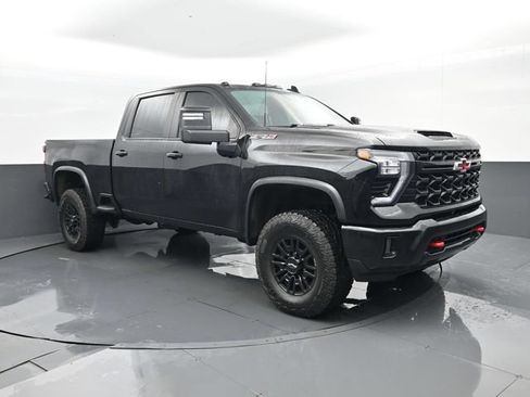 Used 2024 Chevrolet Silverado 2500 ZR2 w/ Technology Package AWD/4WD image 3