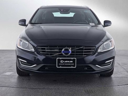 Used 2016 Volvo V60 T5 Platinum image 8