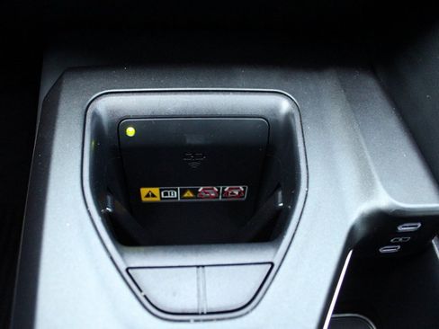 Used 2023 Toyota Crown Limited image 38