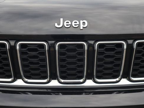 Used 2022 Jeep Grand Cherokee L Limited AWD/4WD image 39