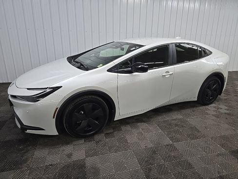 Used 2024 Toyota Prius Prime FWD image 6