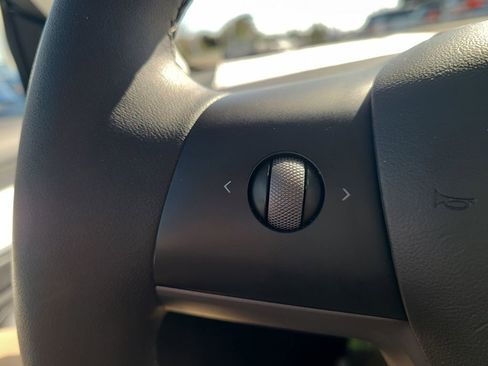 Used 2021 Tesla Model 3 Standard Range Plus image 30