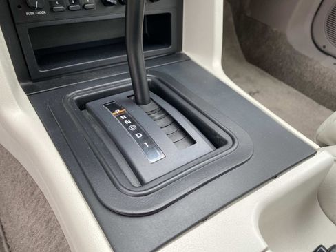 Used 1990 Ford Mustang LX image 26