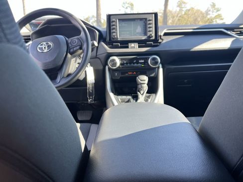 Used 2022 Toyota RAV4 LE image 31