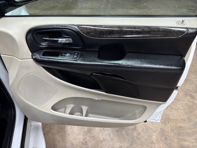 Used 2019 Dodge Grand Caravan SE FWD image 23