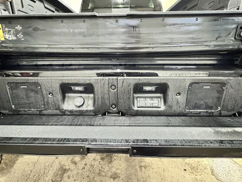 Used 2023 GMC Sierra 2500 Denali w/ Denali Black Diamond Edition image 8