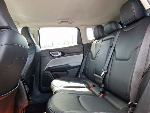 Certified 2022 Jeep Compass Limited image 10