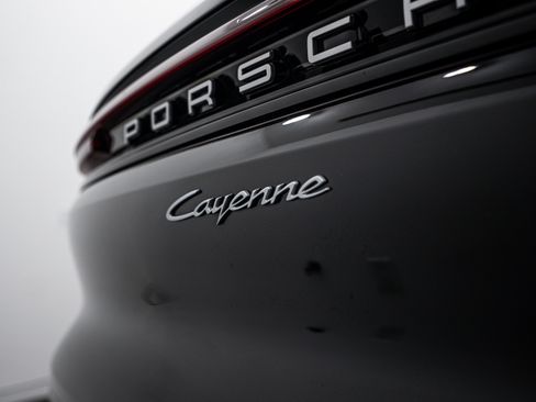Certified 2026 Porsche Cayenne AWD/4WD image 26
