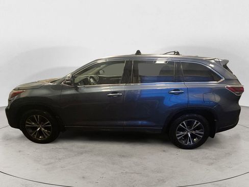 Used 2016 Toyota Highlander XLE AWD/4WD image 2