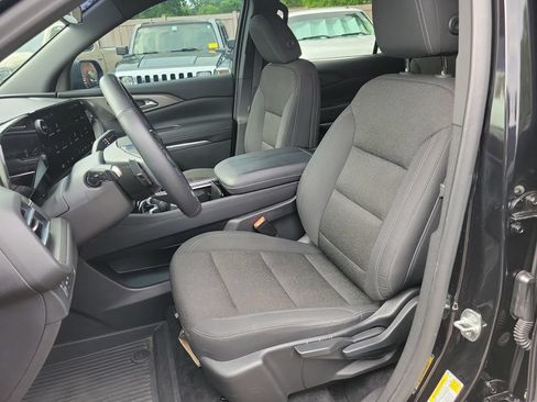 Used 2024 Chevrolet Traverse LS w/ Midnight/Sport Edition FWD image 19