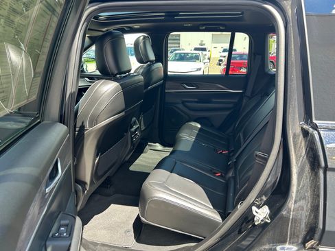 Used 2024 Jeep Grand Cherokee Limited AWD/4WD image 18