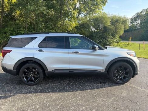 Used 2023 Ford Explorer ST-Line w/ Class IV Trailer Tow Package AWD/4WD image 9