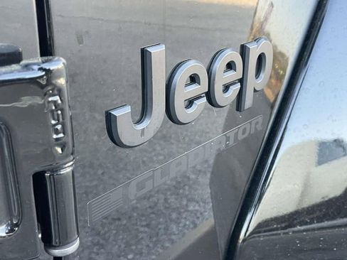 Used 2023 Jeep Gladiator Sport image 5