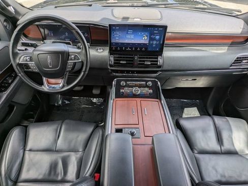 Used 2023 Lincoln Navigator Reserve AWD/4WD image 12