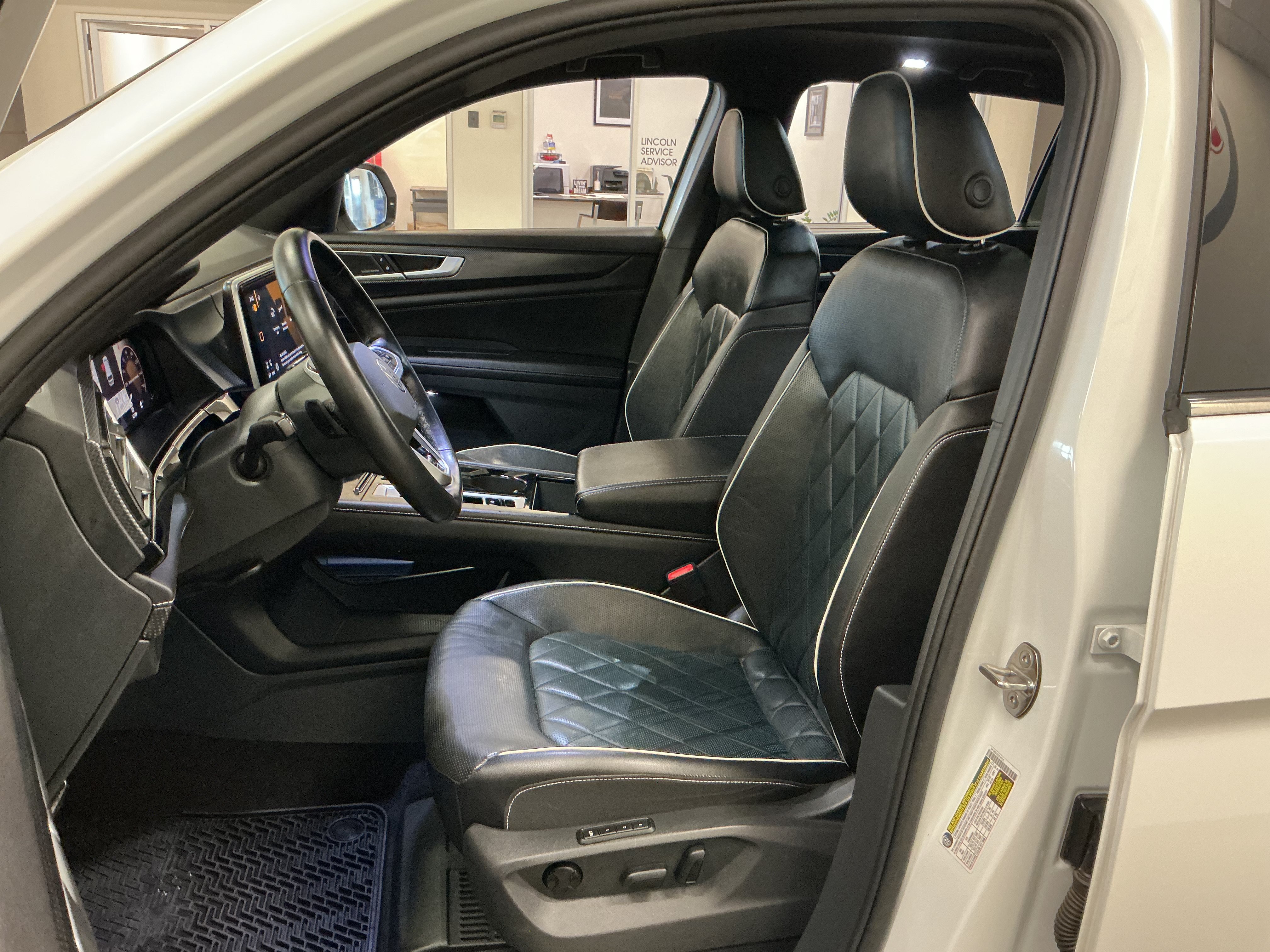 Used 2024 Volkswagen Atlas Cross Sport SEL Premium R-Line AWD/4WD image 16