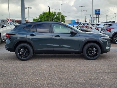 New 2026 Chevrolet Trax LT w/ Midnight Edition FWD image 6