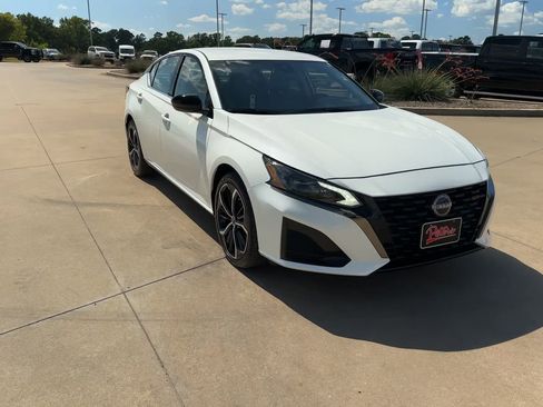 Used 2024 Nissan Altima 2.5 SR image 3