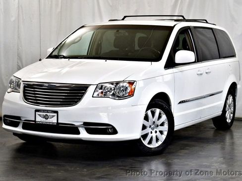 Used 2016 Chrysler Town & Country Touring FWD image 2