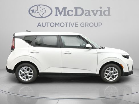 Used 2025 Kia Soul LX FWD image 9