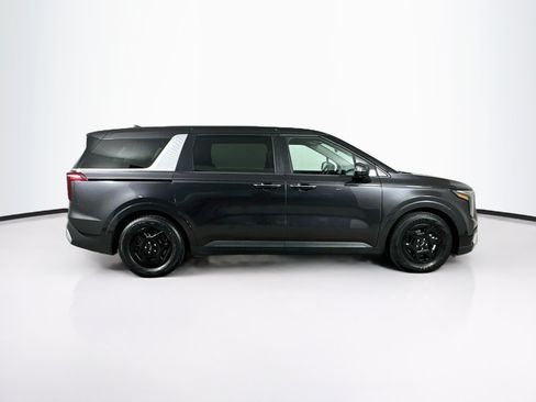 Used 2025 Kia Carnival FWD image 10