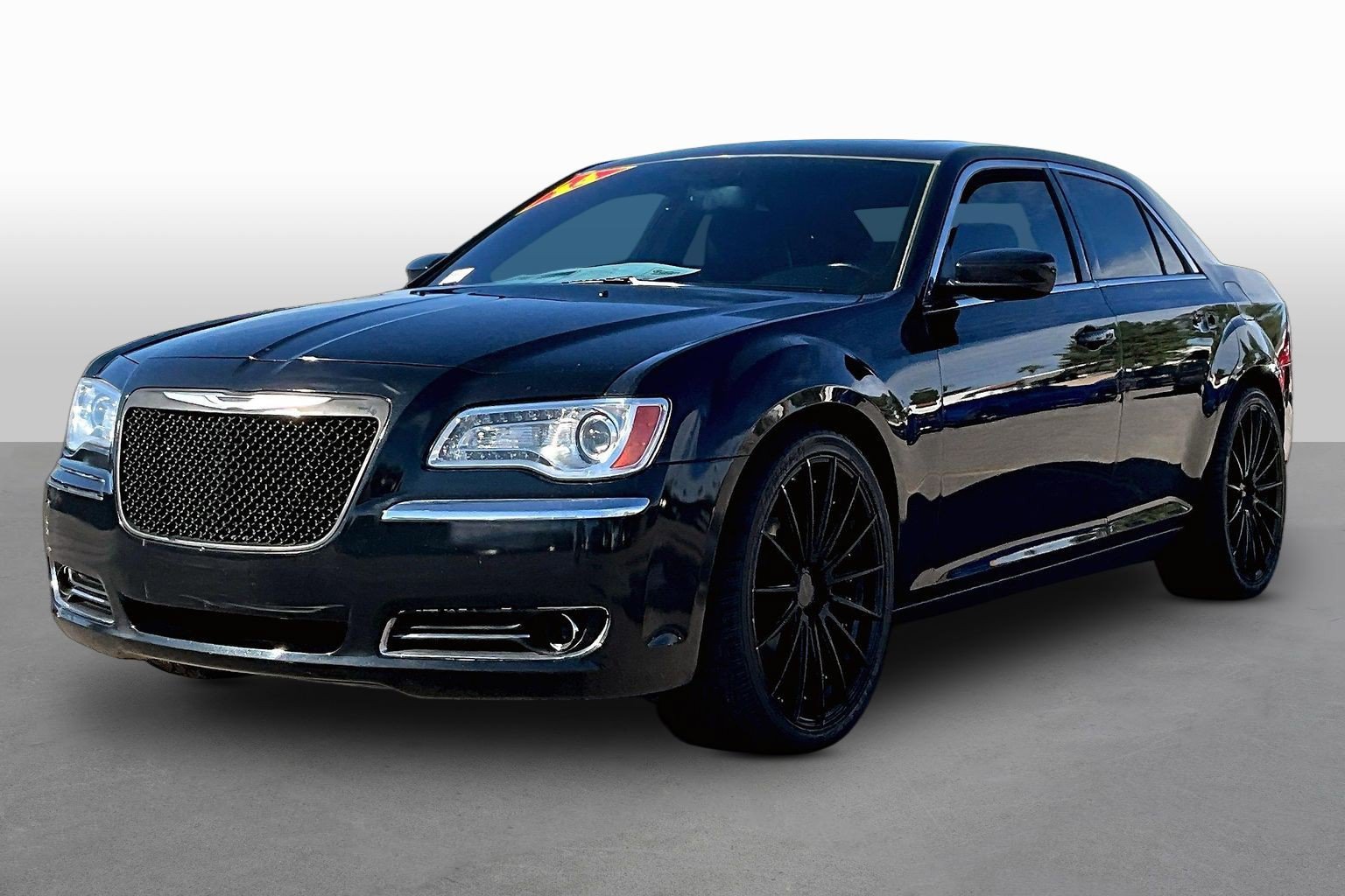 Used 2014 Chrysler 300 w/ Driver Convenience Group RWD image 1