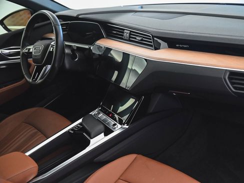 Used 2024 Audi Q8 e-tron Premium Plus w/ Premium Plus Package image 34