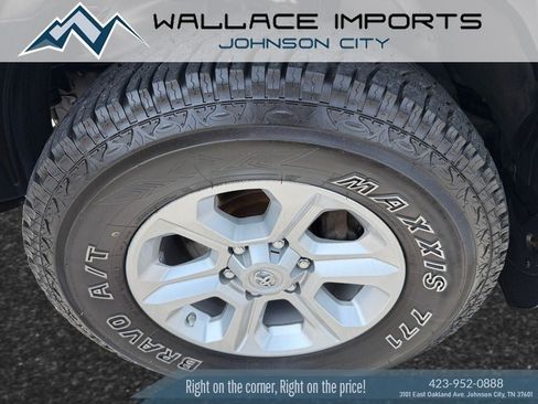 Used 2020 Toyota 4Runner SR5 Premium w/ Moonroof Package AWD/4WD image 10