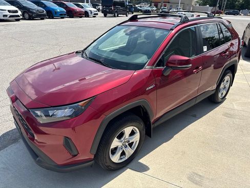 Used 2019 Toyota RAV4 LE w/ Carpet Mat Package AWD/4WD image 10