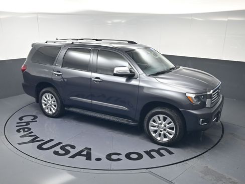 Used 2020 Toyota Sequoia Platinum image 32