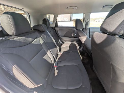 Used 2019 Kia Soul image 33