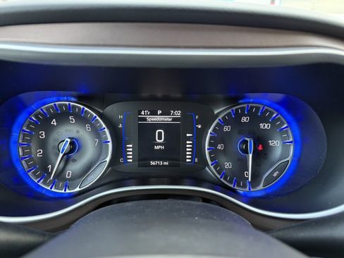 Used 2023 Chrysler Voyager LX image 20