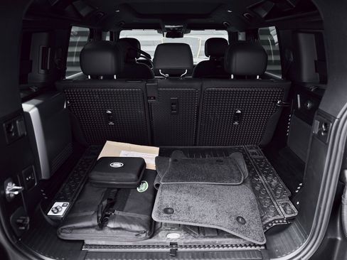 Used 2025 Land Rover Defender 110 V8 image 21