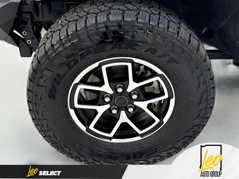 Used 2024 Jeep Gladiator Rubicon w/ Technology Group AWD/4WD image 34