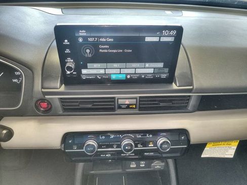 Used 2023 Honda Pilot Touring image 16