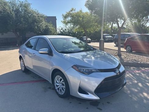 Used 2017 Toyota Corolla LE FWD image 3
