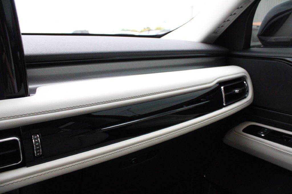 New 2027 Lincoln Aviator AWD image 18