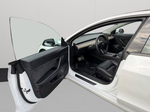 Used 2021 Tesla Model 3 Performance image 14