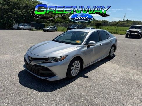 Used 2019 Toyota Camry LE FWD image 1