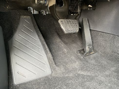 Used 2025 Toyota Highlander XLE AWD/4WD image 17