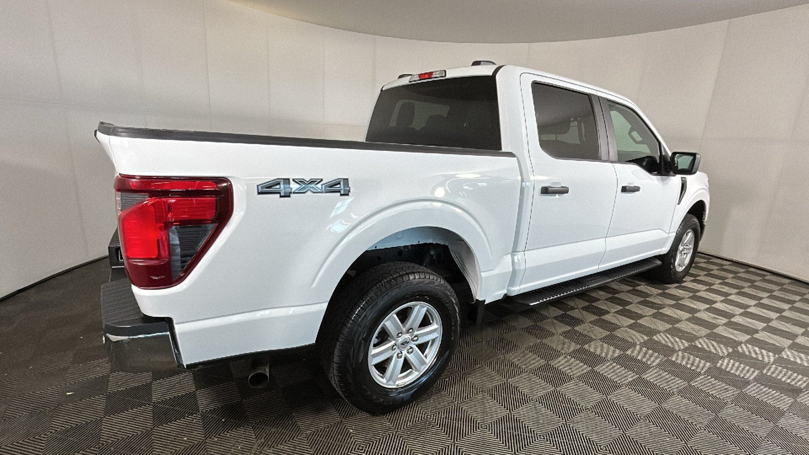 Used 2024 Ford F150 XL w/ Equipment Group 103A High AWD/4WD image 3