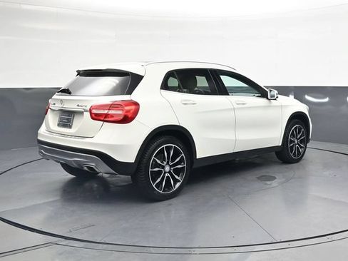 Used 2017 Mercedes-Benz GLA 250 4MATIC image 4