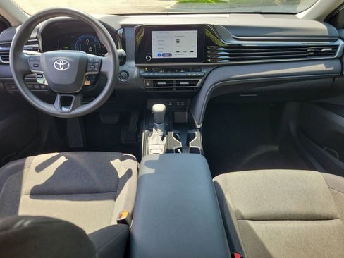 Used 2025 Toyota Camry LE image 13