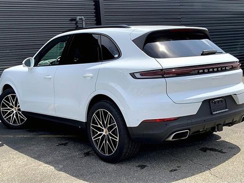 Used 2025 Porsche Cayenne image 3