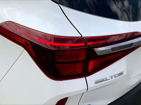 Used 2023 Kia Seltos LX AWD/4WD image 29
