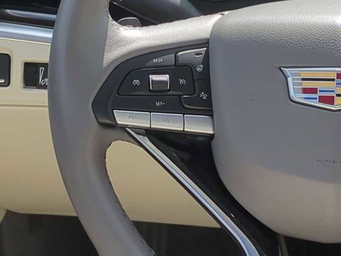 Used 2025 Cadillac XT6 Premium Luxury w/ Technology Package image 15