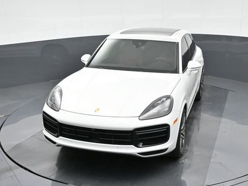 Certified 2022 Porsche Cayenne Turbo image 33