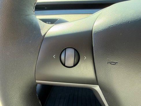 Used 2023 Tesla Model 3 Standard Range image 13