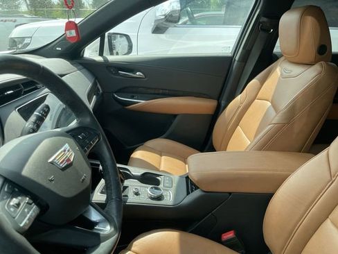 Used 2023 Cadillac XT4 Premium Luxury w/ Technology Package FWD image 3