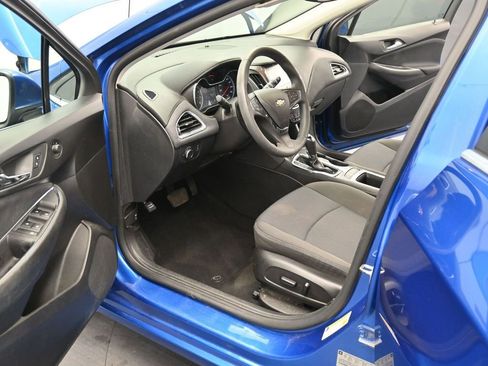 Used 2017 Chevrolet Cruze LT w/ Convenience Package image 13